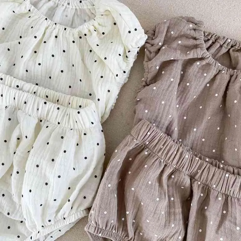 Conjunto de roupas domésticas infantis Baby Girl Casual Polka Dot T-shirt sem mangas e shorts de pp soltos respiráveis ​​e finos Suí de pijamas de menino G220509