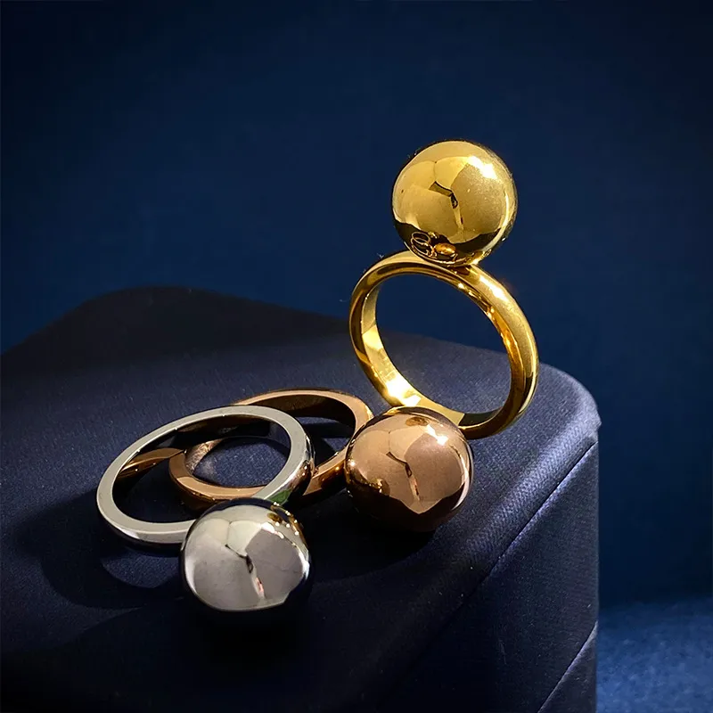 Novo design de bola brilhante simples anel de moda titânio aço casal jóias inteiras5039628