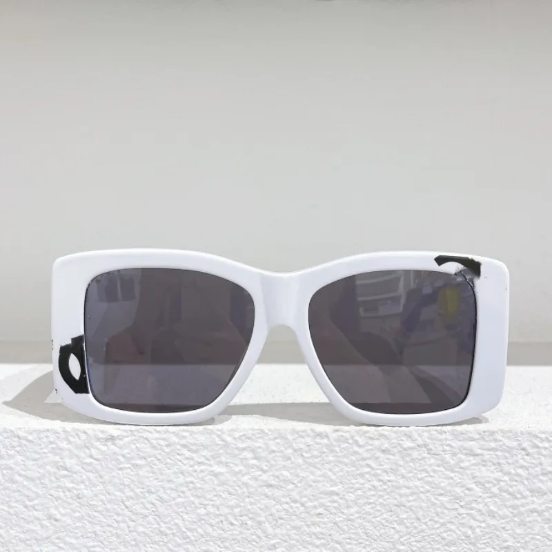 Okulary przeciwsłoneczne Super Fire Małe zapach kwadratowe okulary przeciwsłoneczne 71472a litera C Big Label w tym samym stylu