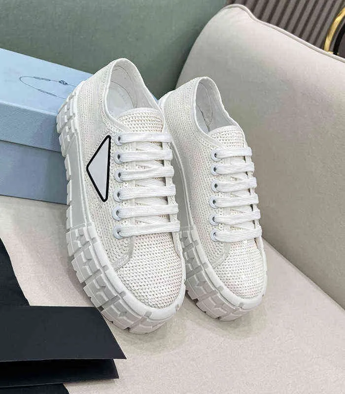 2022 spring Triangle standard P family biscuit Sequin muffin thick bottom small white shoes thin belt women's leisure sports board shoes