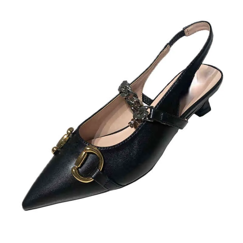 Baotou sandales style fée chaîne à fond plat ceinture droite style d'été cheval rue boucle chaussures pointues