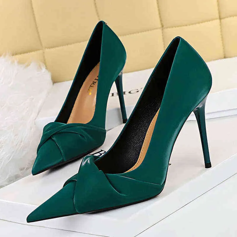 2022 Lüks Kadın Seksi 10cm Striptizci Yüksek Topuklu Pompalar Scarpins Tasarımcı Kelebek Düğümler Yeşil Topuklu Parti Düğün Ayakkabıları Büyük Boyut G220516