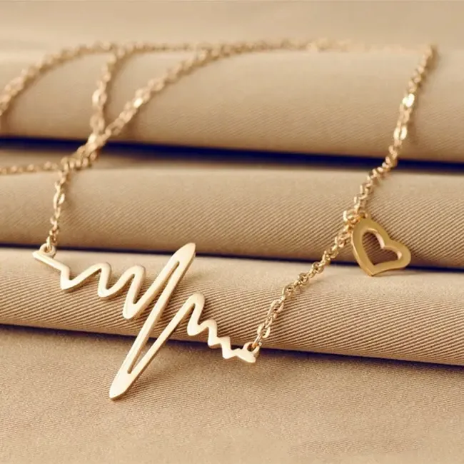 Korea ekg wisiorek miłość naszyjnik kobieta tytanowa stal 18K galwanizacja złota brzoskwinia w kształcie serca łańcuszek do obojczyka kolor złota biżuteria