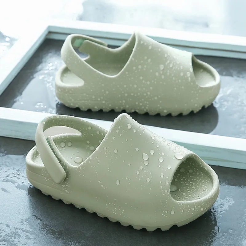 Zomer baby peuter kinderen volwassenen slippen sandalen jongens meisjes schuim strand dia's snoepkleur kinderen lichtgewicht ademend 220525