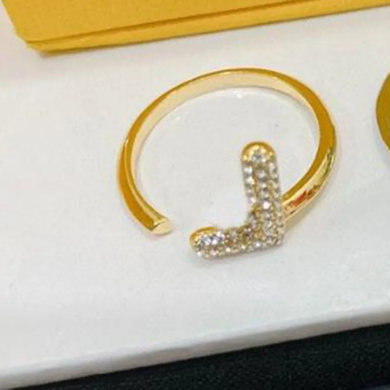 Top Mulheres Luxurys Designer Anéis Diamante F Anel de Ingestão para Mulheres Anel de Amor Designers Jóias Mens Gold Ring Atacado G2204251Z