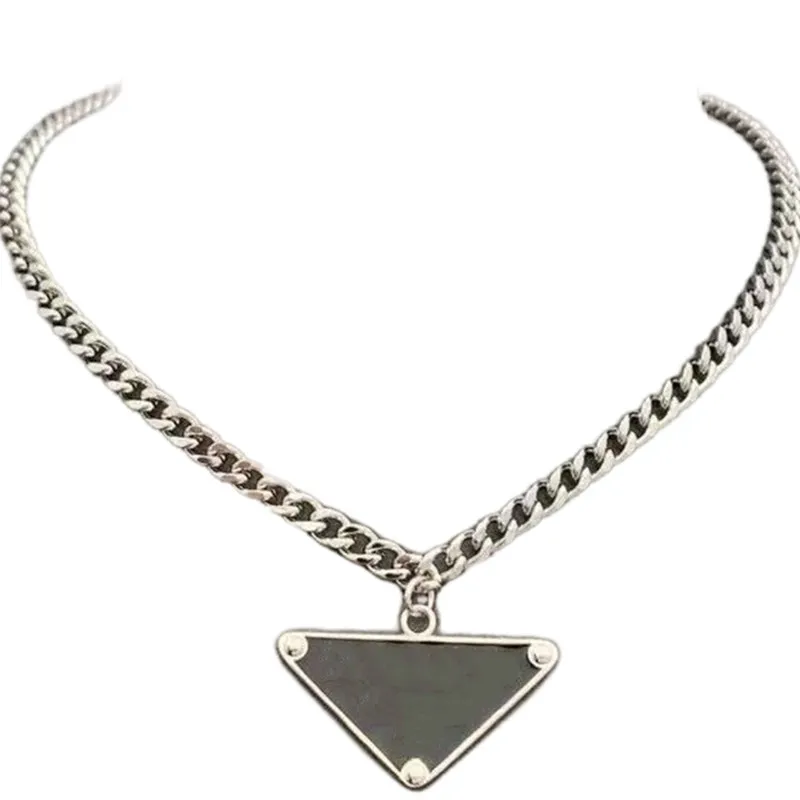 Maßgeschneiderte Halskette für Teenager-Mädchen, silberfarben, Luxus-Designerkette, Titanstahl verblasst nie, Dreieck-Gold, lange, trendige Sets 220C