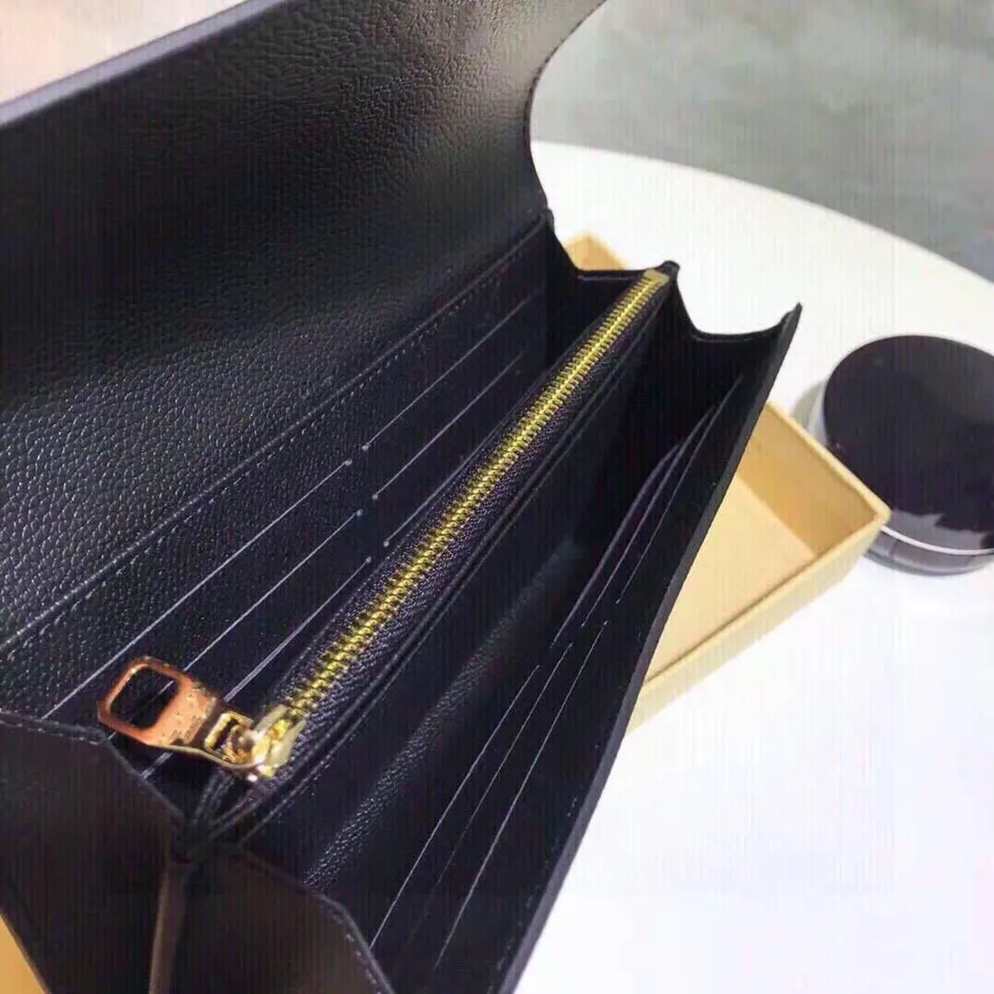 Kvinnor plånbok ny präglad dam purses handväska mode damer läder för flickor plånböcker handväska högkvalitativ designer296s