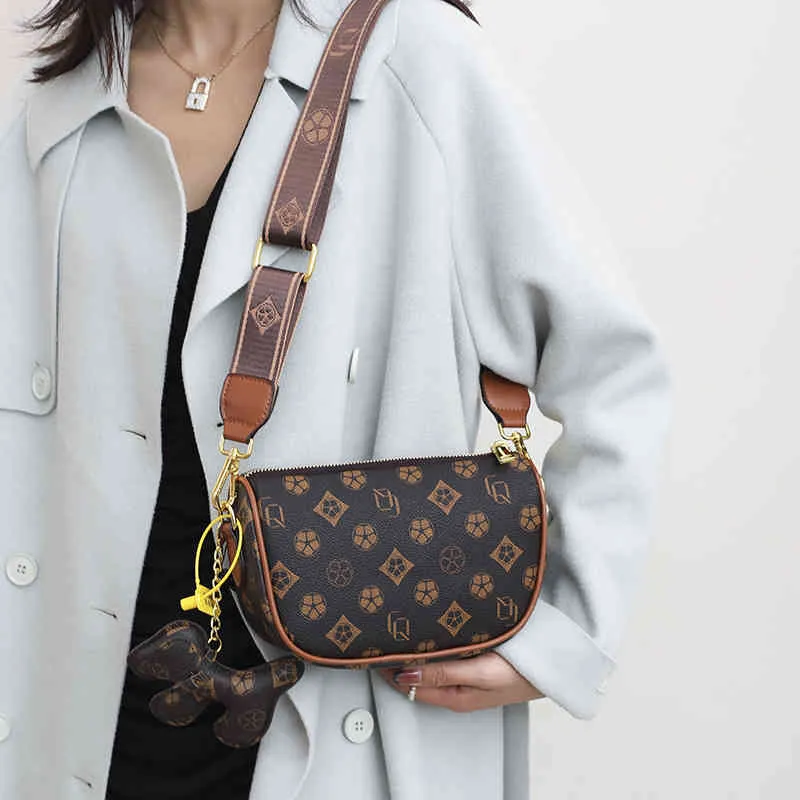 지갑 판매 가방 여성의 새로운 겨울 패션 와이드 어깨 벨트 벨트 스트랩 어깨 가방 다용도 틈새 디자인 메신저 백