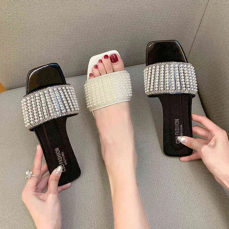 Kapcie Damskie zjeżdżalnie Lato Rhinestone White Płaskie buty Eleganckie Pearl Zewnętrzne Wear 2022 Nowy Sand Beach Sandals 220414