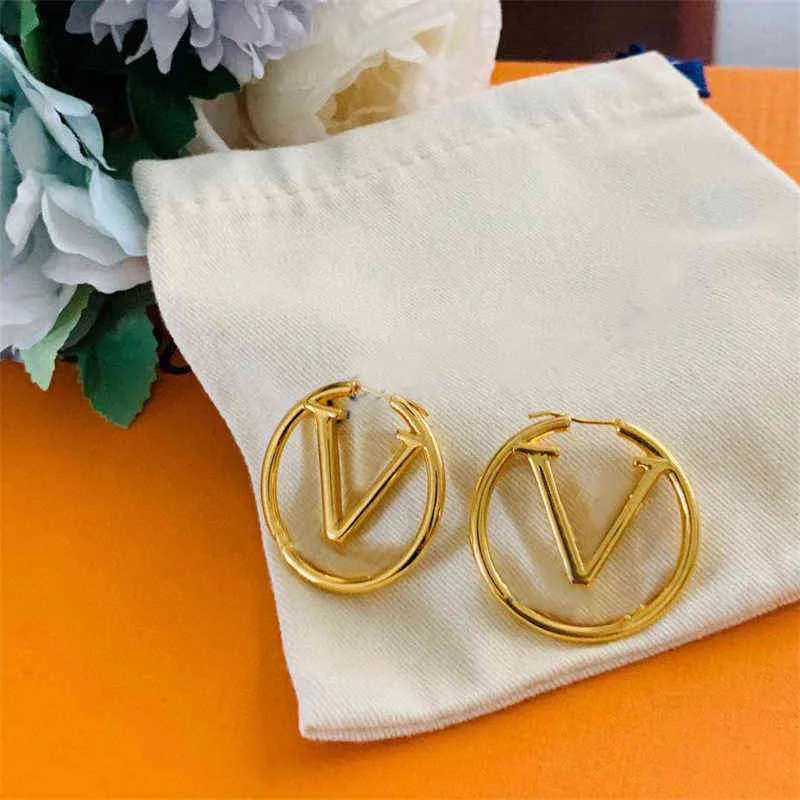 Designer Letter V Earring Womens Fashion Stud Earrings Vintage Earring Circle Gold Luxurious All Match Earrings High Jewelry Gifts230H