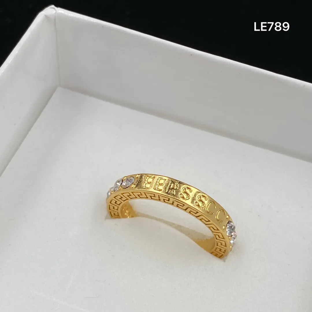 Classic Women Engagement Rings V letter Diamond Design Medusa Head Portrait Greece Meander Pattern 18K Gold Plated Medusas Ring Designe 2932