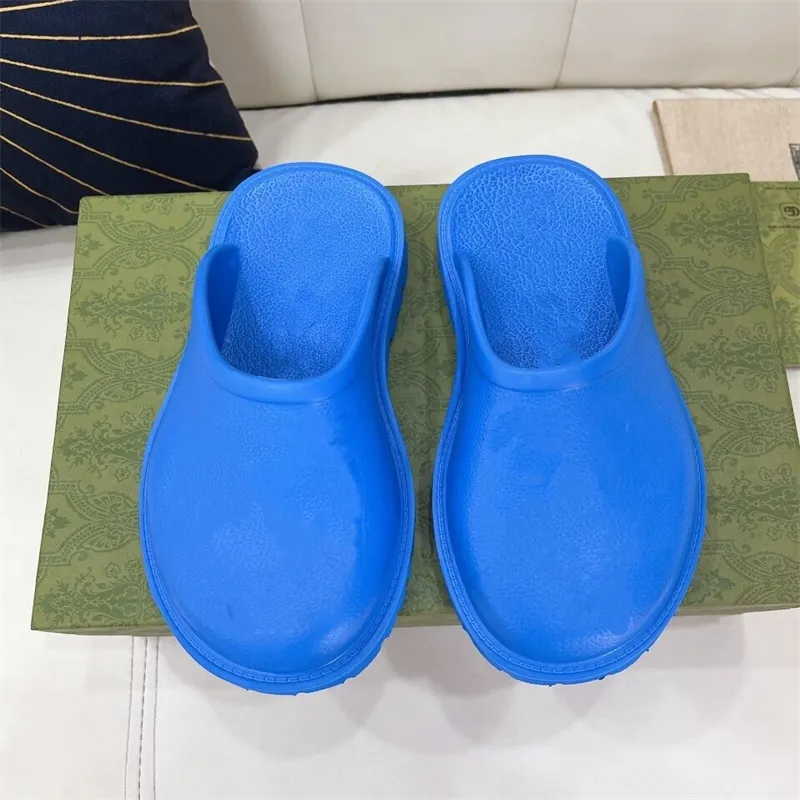 The latest Dongdong high-end slippers in 2022, with high ex factory price, flat bottom punching and carved design, and comfortable feet. Thick b 5cm women`s size 35-41A