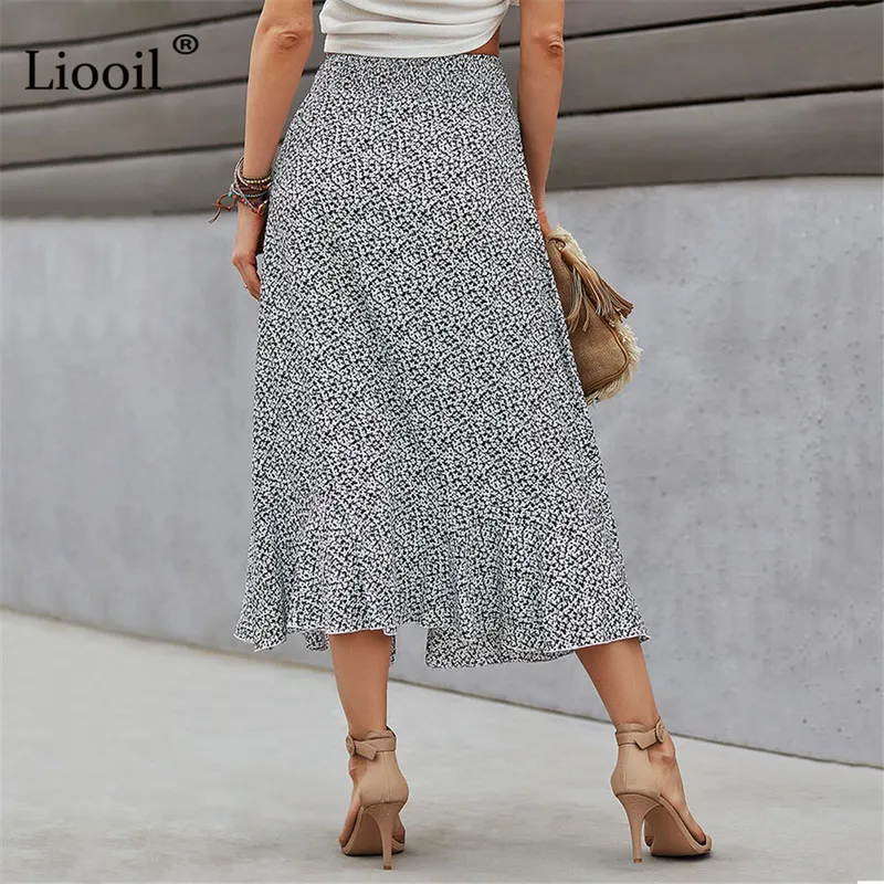 Liooil كشكش Maxi Slit Skirt للنساء السيدات مع زر الأزهار غير الرسمية تنورة الأزهار الأنيقة عطلة الصيف التنانير الطويلة 220521