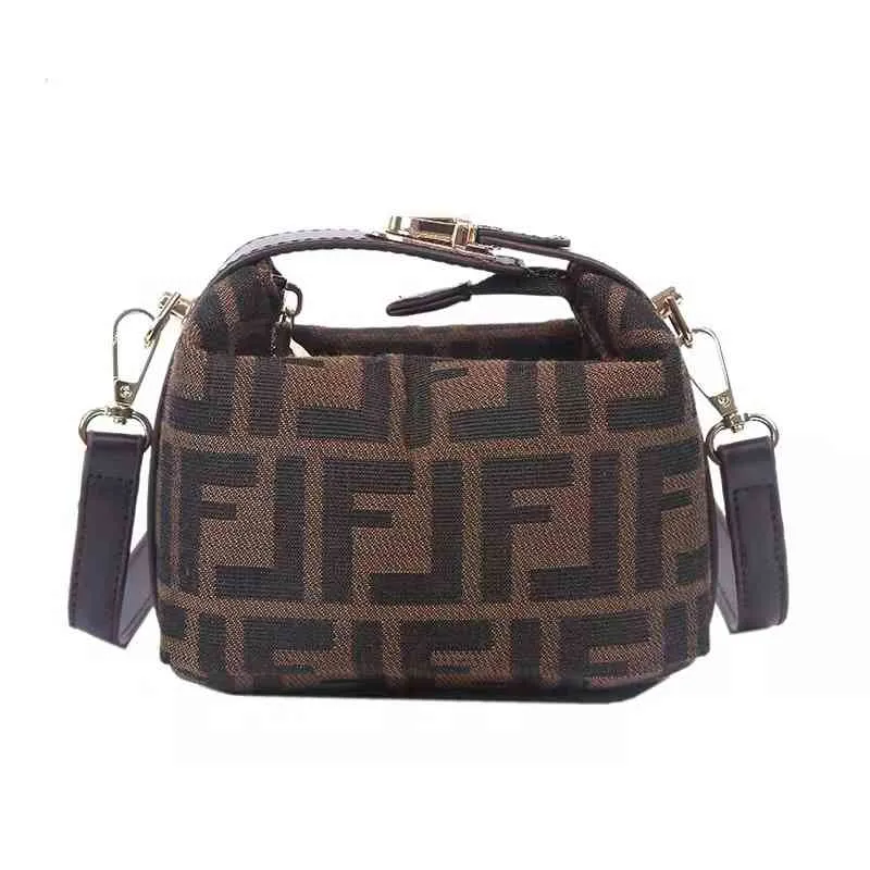 Purses Outlet Bag new Medieval lunch box leather women's flower vintag light luxury hand messenger bag