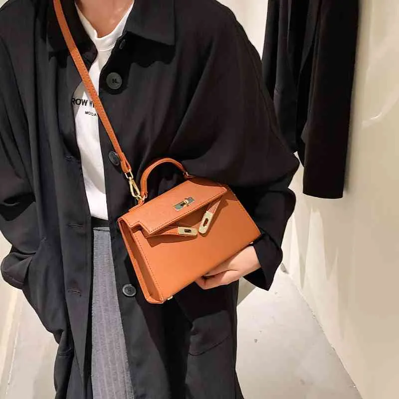 Кошельки Outlet, портативная маленькая квадратная женская сумка с фактурной пряжкой, новинка 2022 года, универсальная классическая сумка-мессенджер на одно плечо, сумка из искусственной кожи
