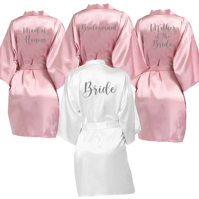 Robe rose foncé personnalisé Lettre argentée Kimono Satin Pyjamas Robe Bridesmaid Sister Mother of the Bride Robes 220621