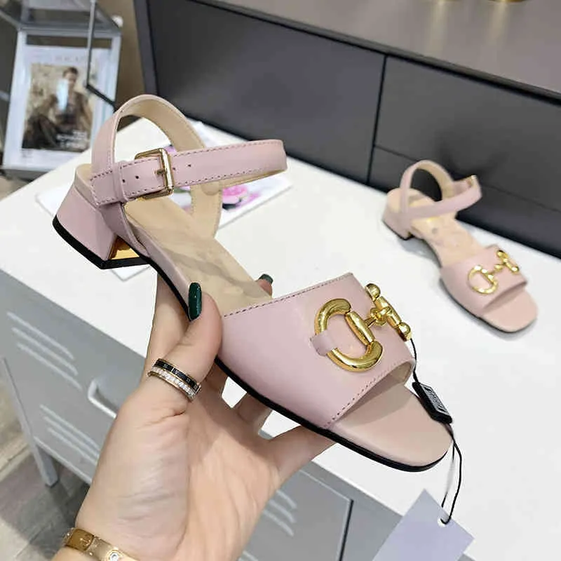 Sandali con tacco spesso con fibbia piatta europea comfort donna estate 2022 nuove scarpe con punta aperta con doppia fibbia in metallo con tacco basso Outlet_WI02