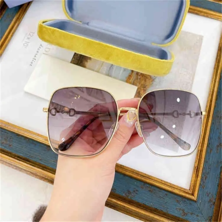 2024 10% Rabatt auf Luxusdesignerin neuer Sonnenbrille für Männer und Frauen 20% Rabatt auf Modeversion Hot Square Large Rahmen Ultra leichte Hufettschwanzschnalle Nini gleich