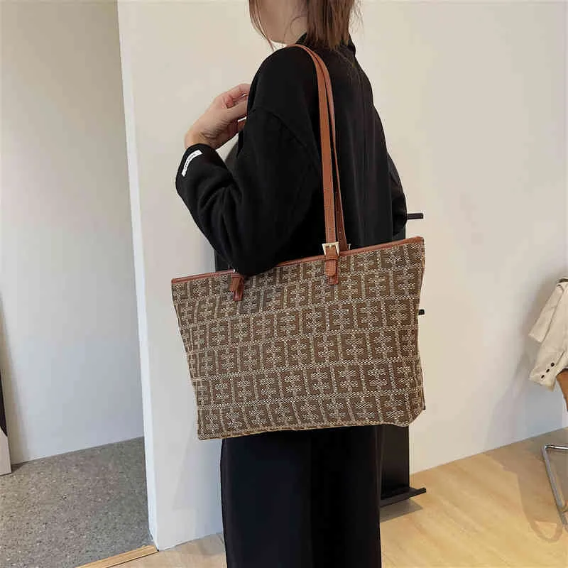 Purses sale New high-capacity armpit handbag high-grade feeling autumn and winter commuter handbag