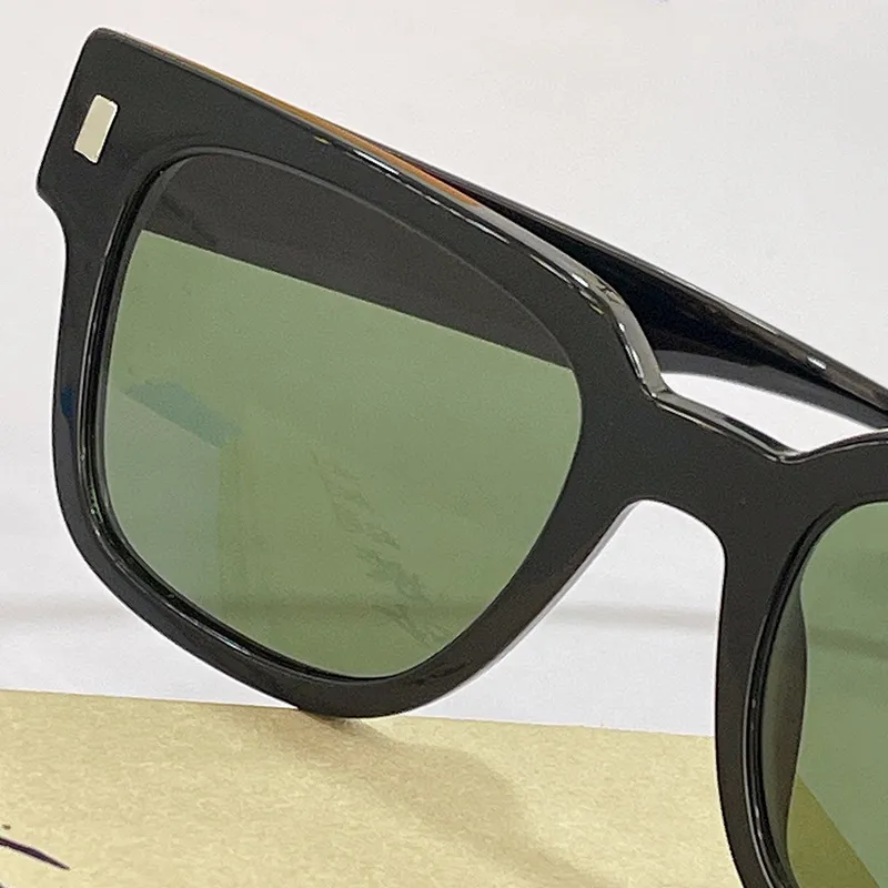 Escape Square Solglasögon Z1496 Fet ram och attraktiv form gör Escape Squar E Sun Glasses till en modern klassiker så lätt att bära 2433