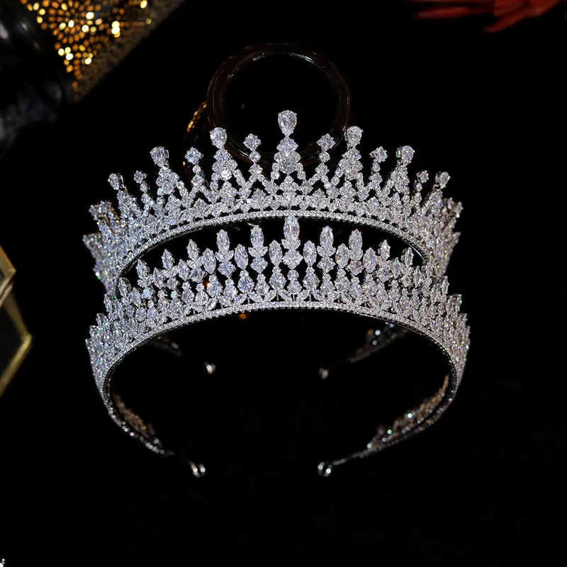 Nowy Tiara Srebrny Kolor Kryształ Cyrkonia Wydłużona Korona Nagrody Bridal Królewski Wedding Włosy Akcesoria Kobiety Biżuteria CZ diadema AA220323