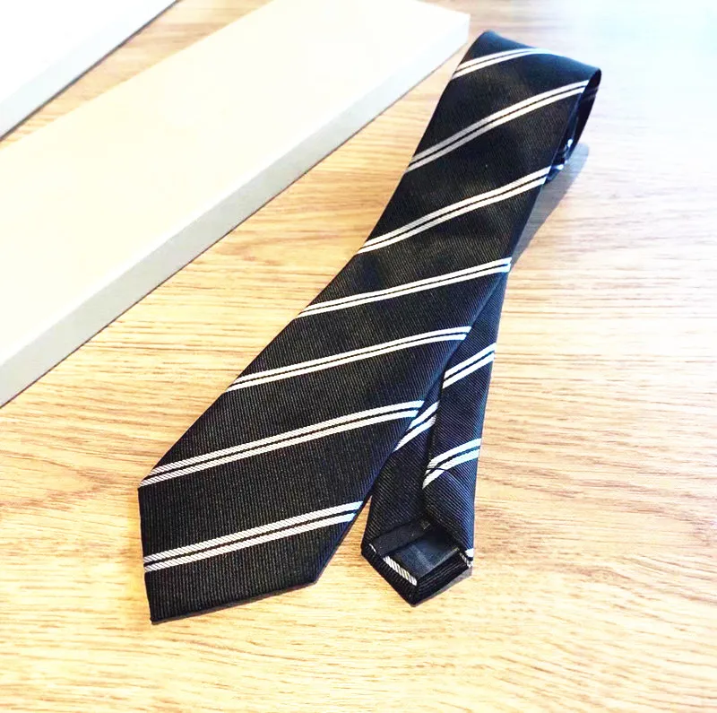 メンズネックタイシルクネクネックネクタイLuxurys Business Necktiesファッションレターネックウェアストライプ紳士のネクタイ