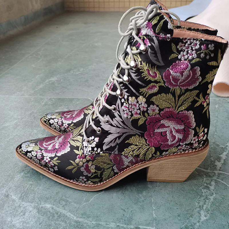 نساء الكاحل بالإضافة إلى الحجم 2228 سم الأحذية على الطراز الصيني مطرزة الزهور الزرقاء Fortune Flower Boots 220810