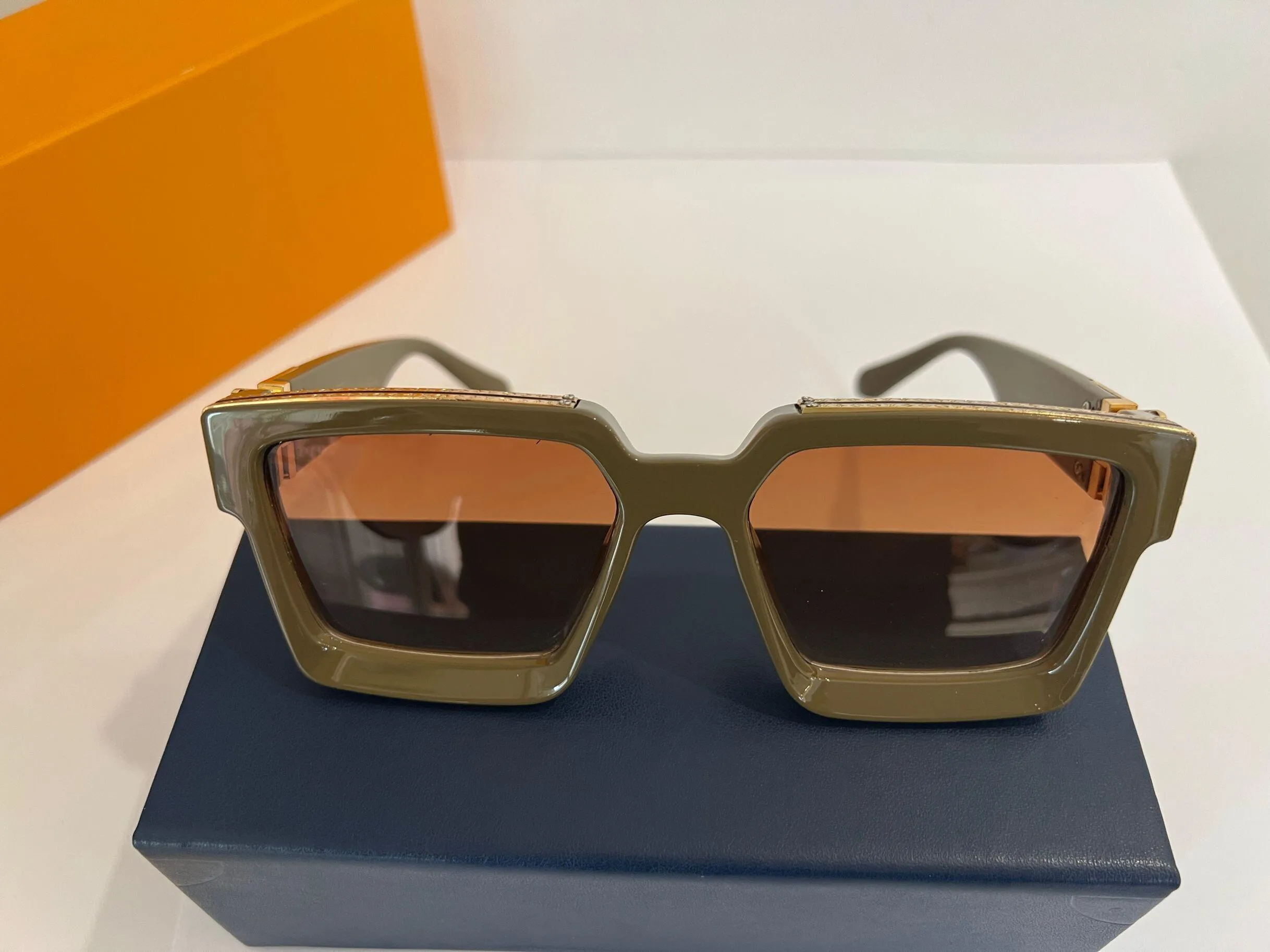 2022 Milionário de luxo Millionaire Sunglasses para homens e mulheres quadrados Full Frame Frame vintage Unissex Gold brilhante boa venda Plated Top Come274a