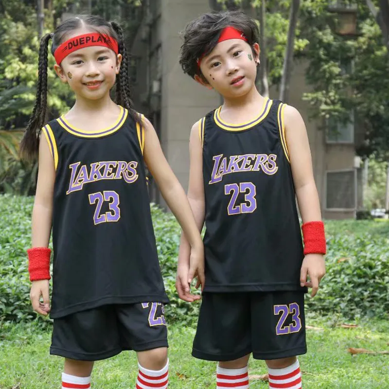 Uniformes de basket-ball d'été pour garçons Costumes de sport pour enfants T-shirts et shorts pour jeunes 2 pièces de vêtements de sport en plein air 220620