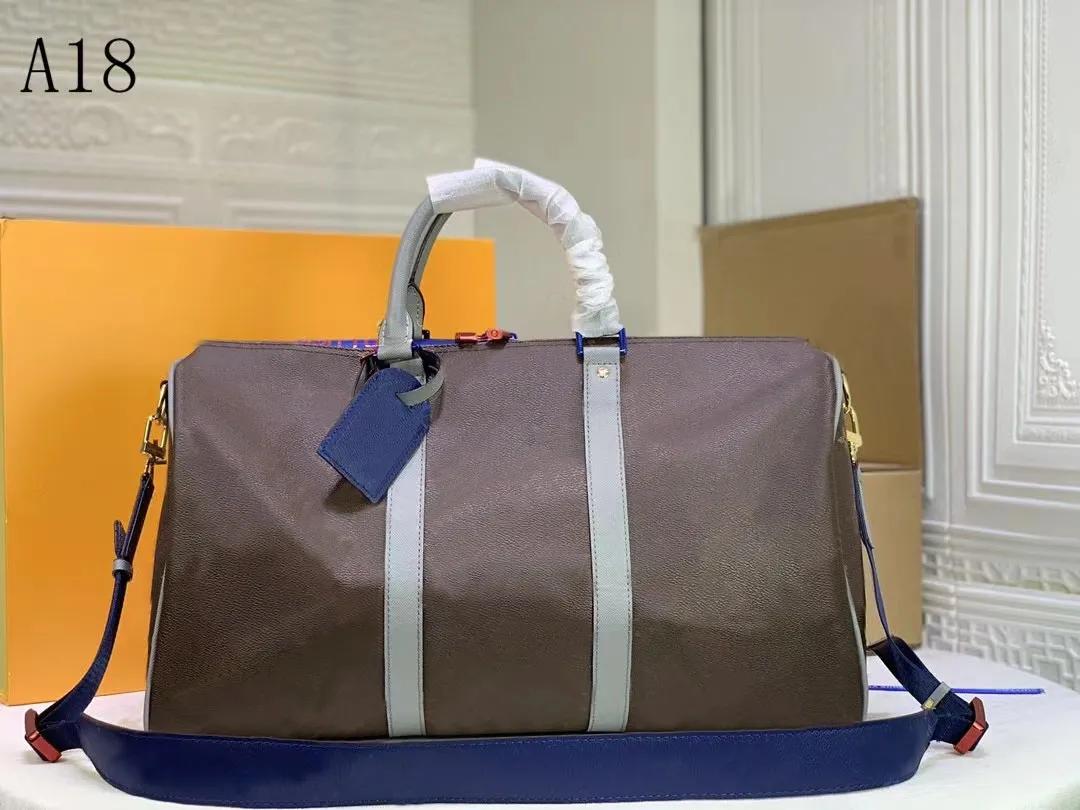 Top Quality New Men Duffle Sac Femmes Travel à bagages Hand Sacs Pu En cuir Hands sacs Bacs Crossbody Bags 45 27 20cm2102