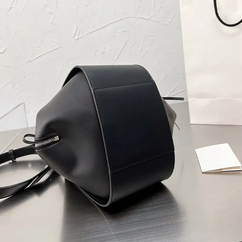 Designer kvinnor väska påsar handväskor kvinnliga ansiktslösa mäns stora kapacitet tecknad spirat bort ryggsäck singel axel väska170p