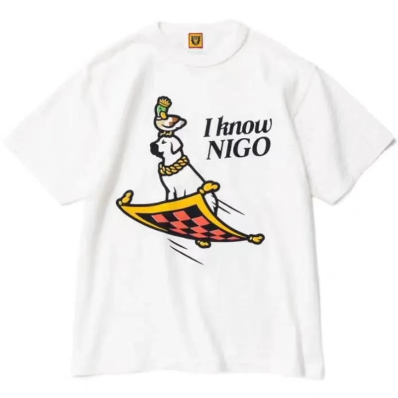 日本のデザイナーTシャツかわいい印刷空飛ぶカーペットドッグホワイトコットン男女のためのショートスリーブトップスルーズカップルプルオーバーTシャツ