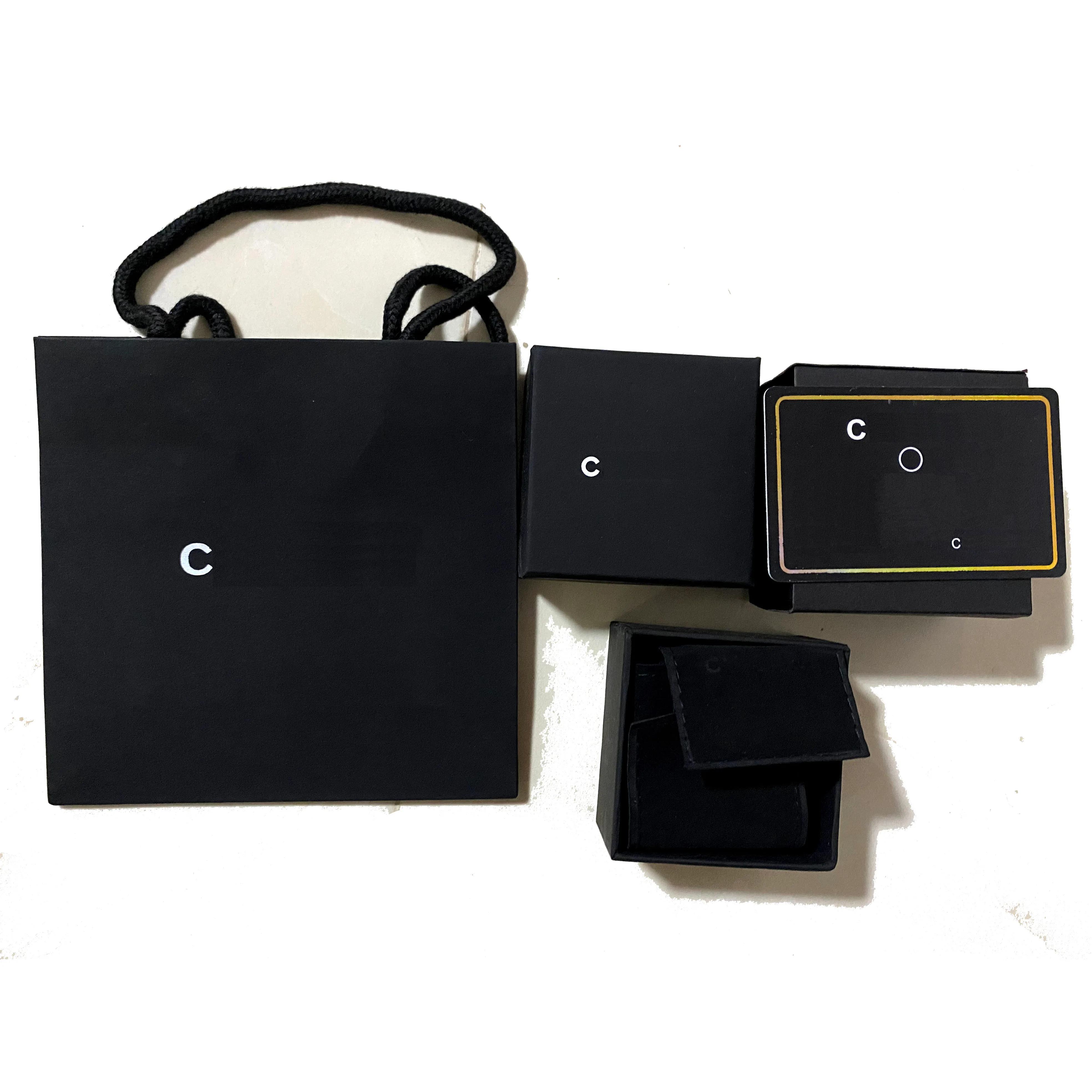 Vente de boucles d'oreilles boîte à bijoux avec timbre blanc boîtes aux lettres ensemble bijoux emballage vitrine boîte carrée noire de haute qualité 315r