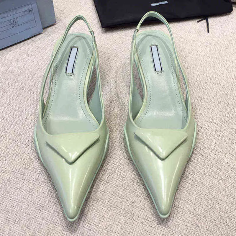 Chaussures basses pointues triangulaires standard pour femmes, nouvelles sandales à talon de chat féerique rouge net avec lettres, 2022