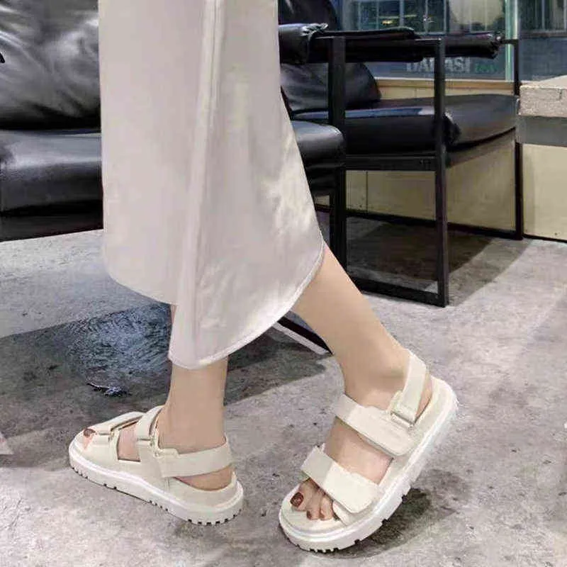 NXY Sandalet Yeni Kadınlar Yaz Kadın Deri Kalın Yumuşak Dip Ayakkabı Bayanlar Düz Renk Nefes Alabaş Işık Roma Günlük Ayakkabı