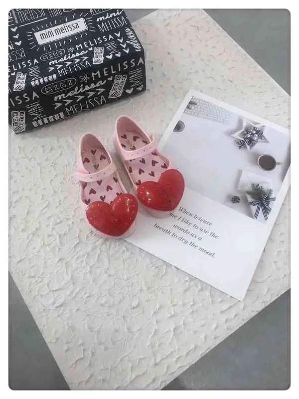 Chaussures de gelée pour filles de la Saint-Valentin Mini Melissa Mode pour enfants Sandales de vacances antidérapantes Chaussures de plage parfumées pour enfants HMI060 G220523