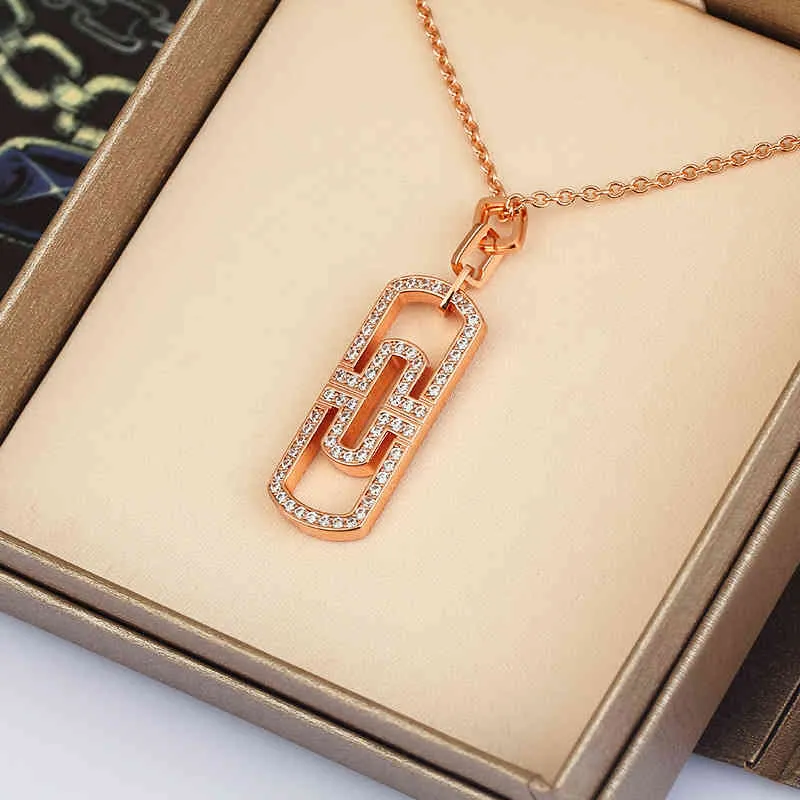 Selling Designer Necklaces High Quality Bulga Chain Jewelry Classic Full Drill Paper Clip Pendant Necklace Men and Women Valen18033672968