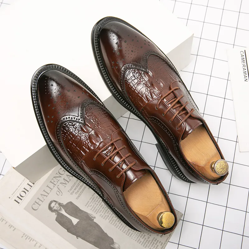 Top Brogue Shoes Men PU Solid Color Casual Fashion British Hollow Carved Classic Trend Crocodile Pattern Pointed Lace-up Shoes HM407