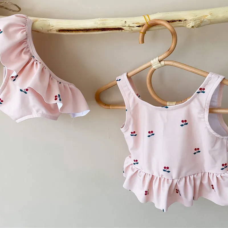 MILANCEL Sommer-Baby-Badeanzug Mädchen Cherry Wear 3-teiliges Schwimmer-Set 220425