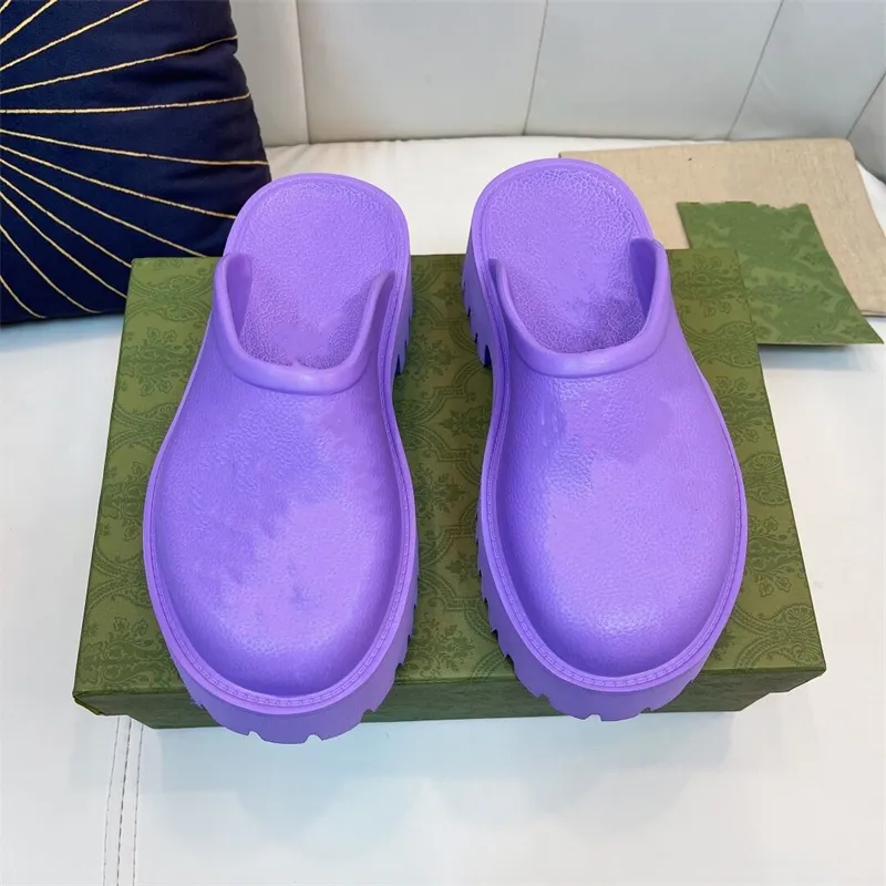 The latest Dongdong high-end slippers in 2022, with high ex factory price, flat bottom punching and carved design, and comfortable feet. Thick b 5cm women`s size 35-41