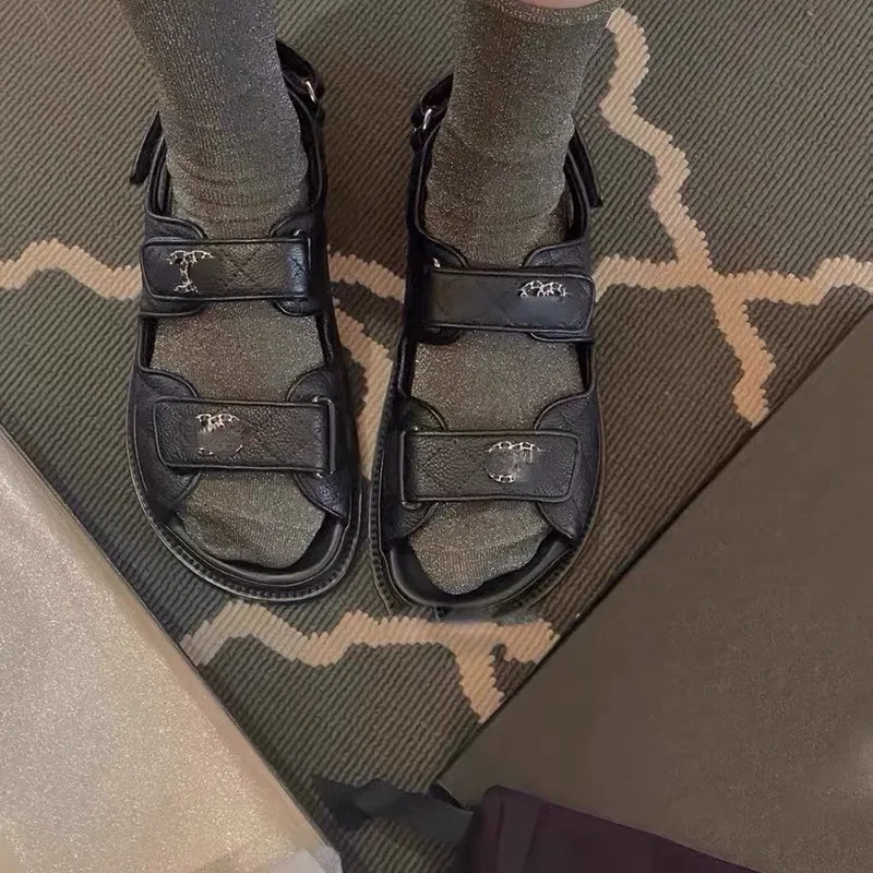 Kvinnors platta sandaler designer skor läder krok strass plattform sport sandaler