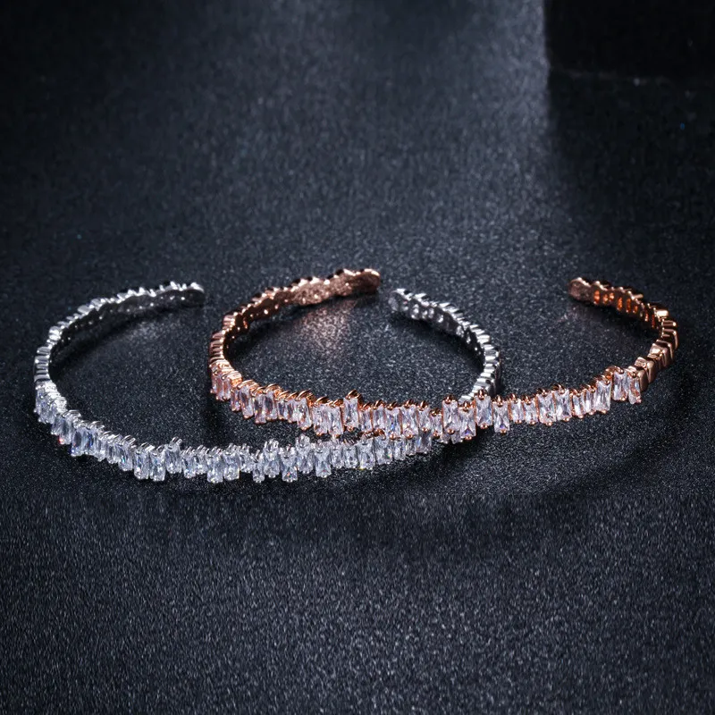 Bracciale con polsino con zirconi cubici Bracciale con apertura regolabile Bracciale con irregolarità in argento moda rame oro rosa je255E