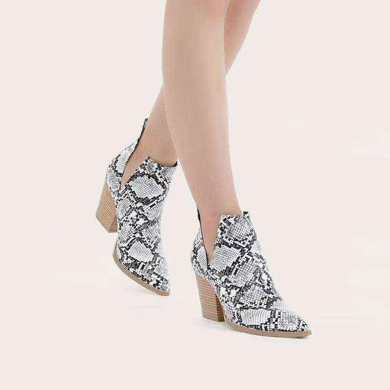 Женские сапоги сапоги с узором змеи, соответствующая высококачественной на высокой каблуке короткие осени и зимние большие толстые толстые туфли на туфли с кожаными ботинками 0709