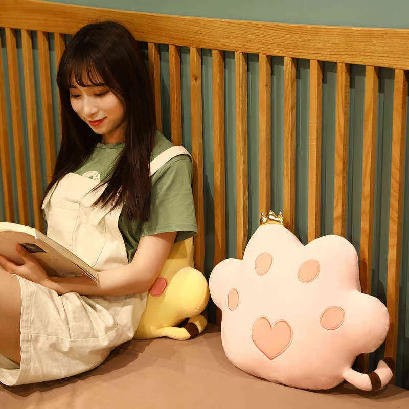 CM Soft Tiger Paw kramar kawaii kuddar söt krona med svansplyschfylld soffa för flickor gåvor j220704