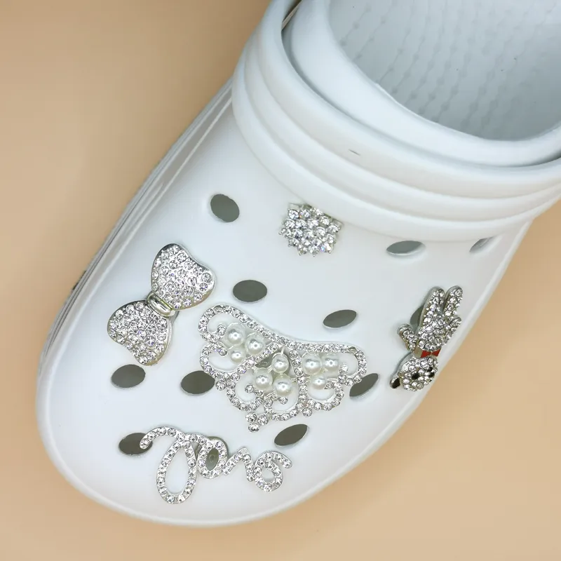 2 pièces chaussures breloques concepteur gemme Croc Bling strass fille cadeau pour sabot décoration métal bouteille de parfum accessoires 220527