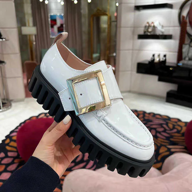 Sandales parisiennes de luxe classiquesLuxury Black Platform Mocassins pour femmes Escarpins de printemps Femmes Designer Talons Femme Sneakers Chaussures de soirée pour dames