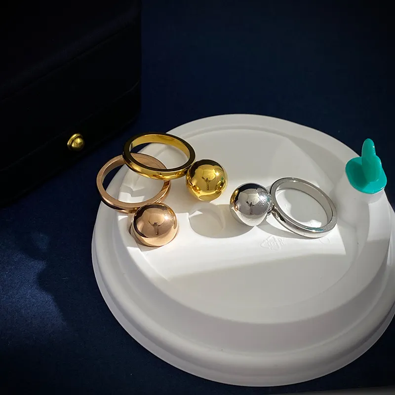 Nowy błyszczący projekt piłki prosty pierścień mody tytan stalowy para cała biżuteria4104012