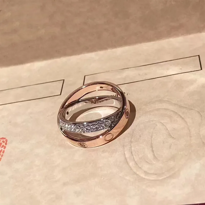 Nuovissimo anello di amore di cristallo croce croce anelli di coppia di moda uomini e donne anelli di design in titanio 316L di alta qualità regali di gioielli256x