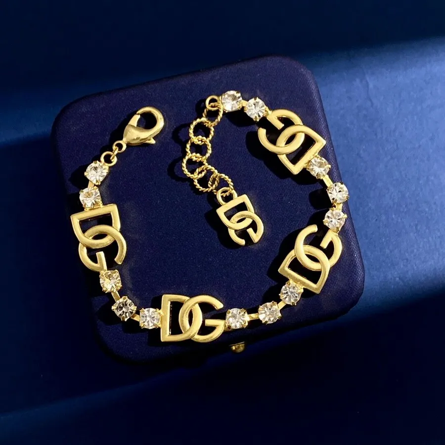 ファッションニューデザインのチャームレディースブレスレットホローダイヤモンド付きGレター18Kゴールドメッキ女性ブレスレットデザイナージュエリーDG-284J