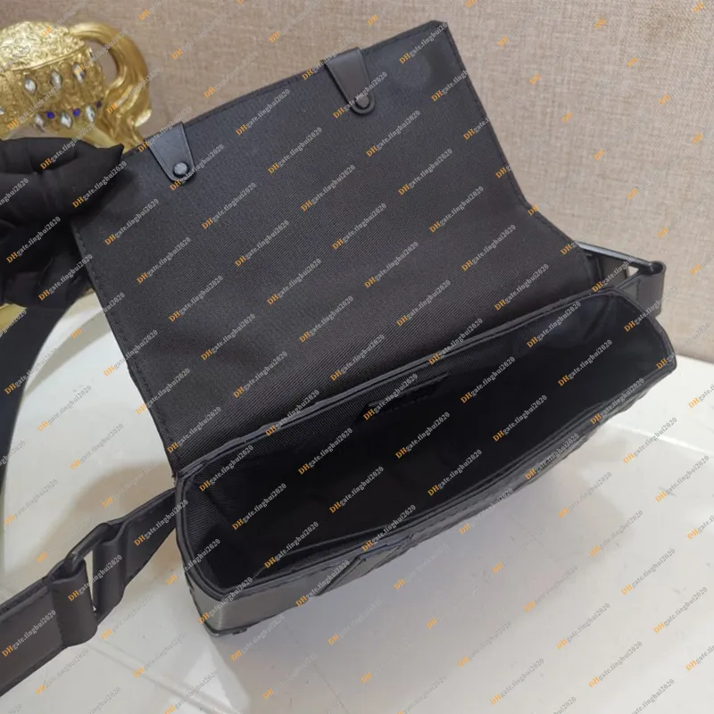 Men Fashion Casual Designe Luxury Bumbag Cross Body Messenger Bags Shoulder Bags Top Mirror Quality M57952 Handbag Purse Pouch